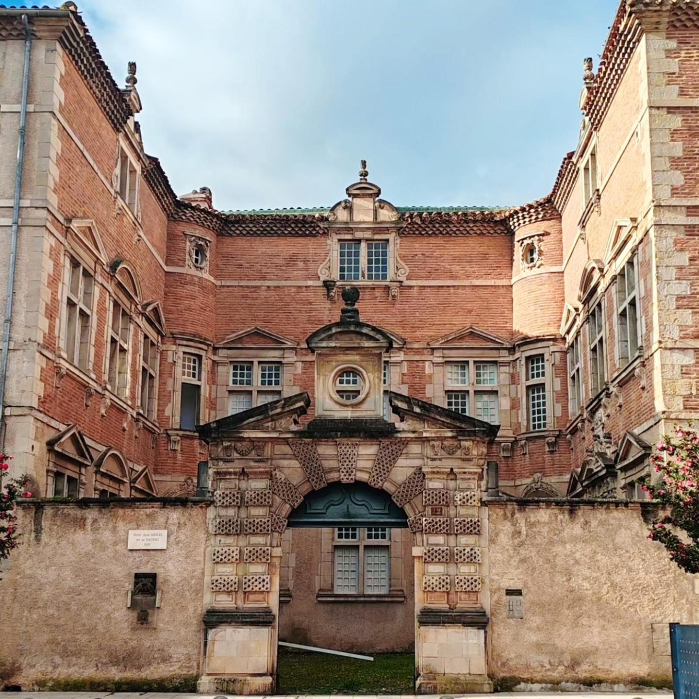 Appartement Bulle D'Antan En Coeur De Ville - Monument Classe Historique - Grand Jaccuzi Castres  Luaran gambar