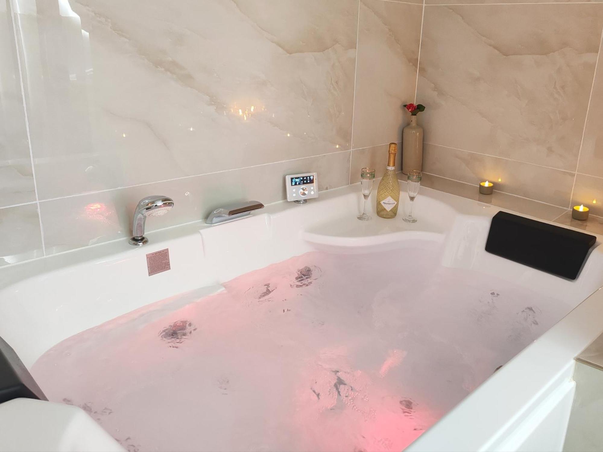 Appartement Bulle D'Antan En Coeur De Ville - Monument Classe Historique - Grand Jaccuzi Castres  Luaran gambar
